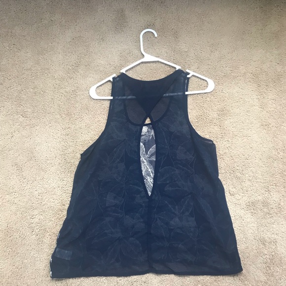 Top. - Picture 2 of 2